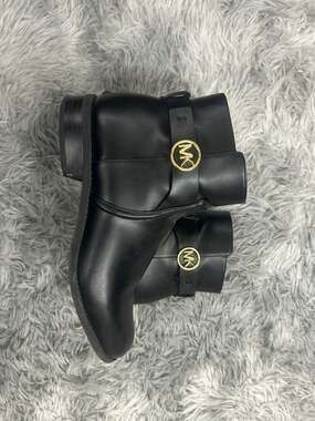 Michael Kors Carmen Flat Leather Ankle Booties in Black